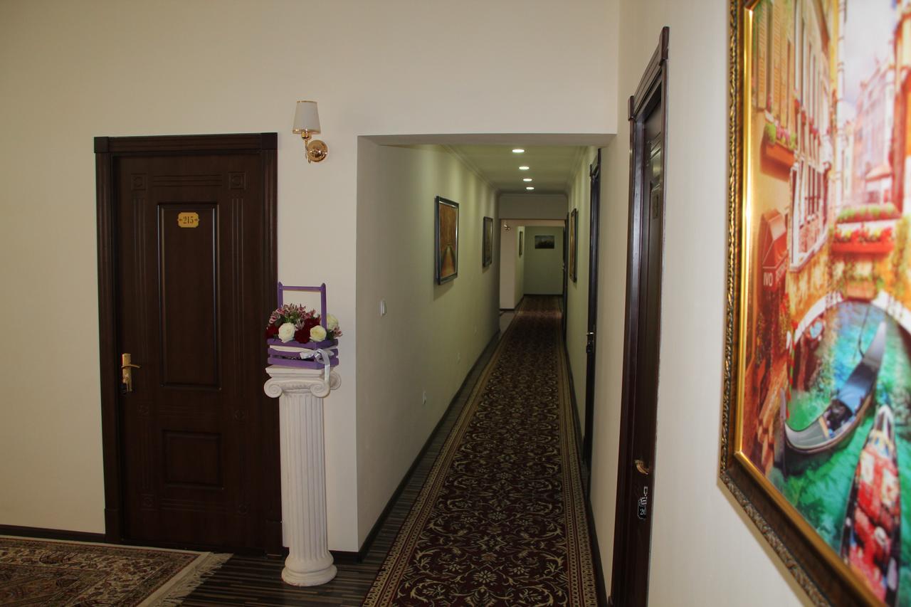 Hotel "Grand Way" Ташкент Екстериор снимка